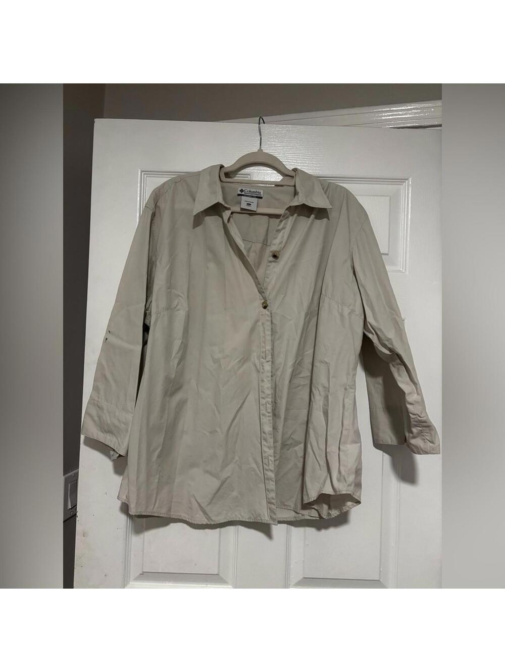 Columbia Women's Button-Up Shirt 3X Beige Lightweight Long Sleeve